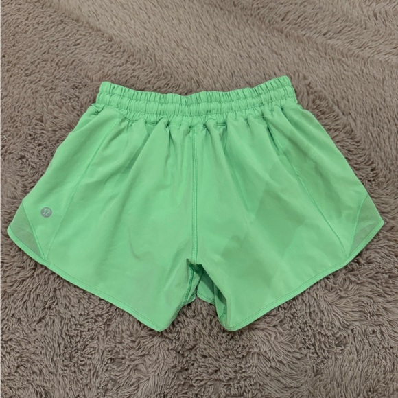 lululemon athletica Pants - Lululemon Athletica Hotty Hot Low-Rise 4” Lined Shorts 4 inch Scream Green sz 4